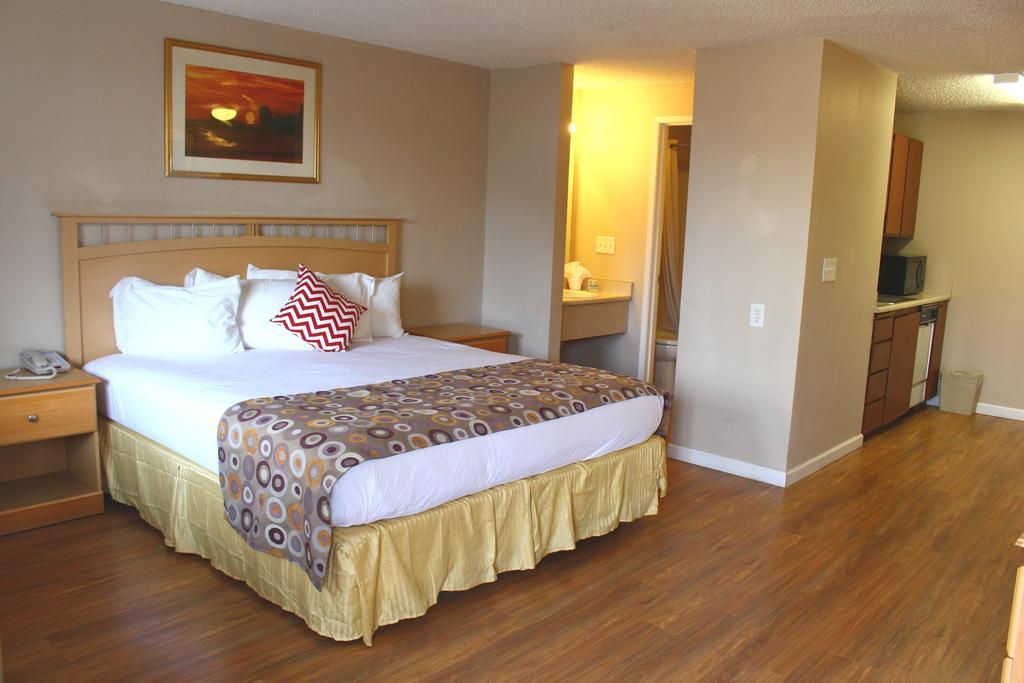 Days Inn By Wyndham Lakewood South Tacoma Rom bilde