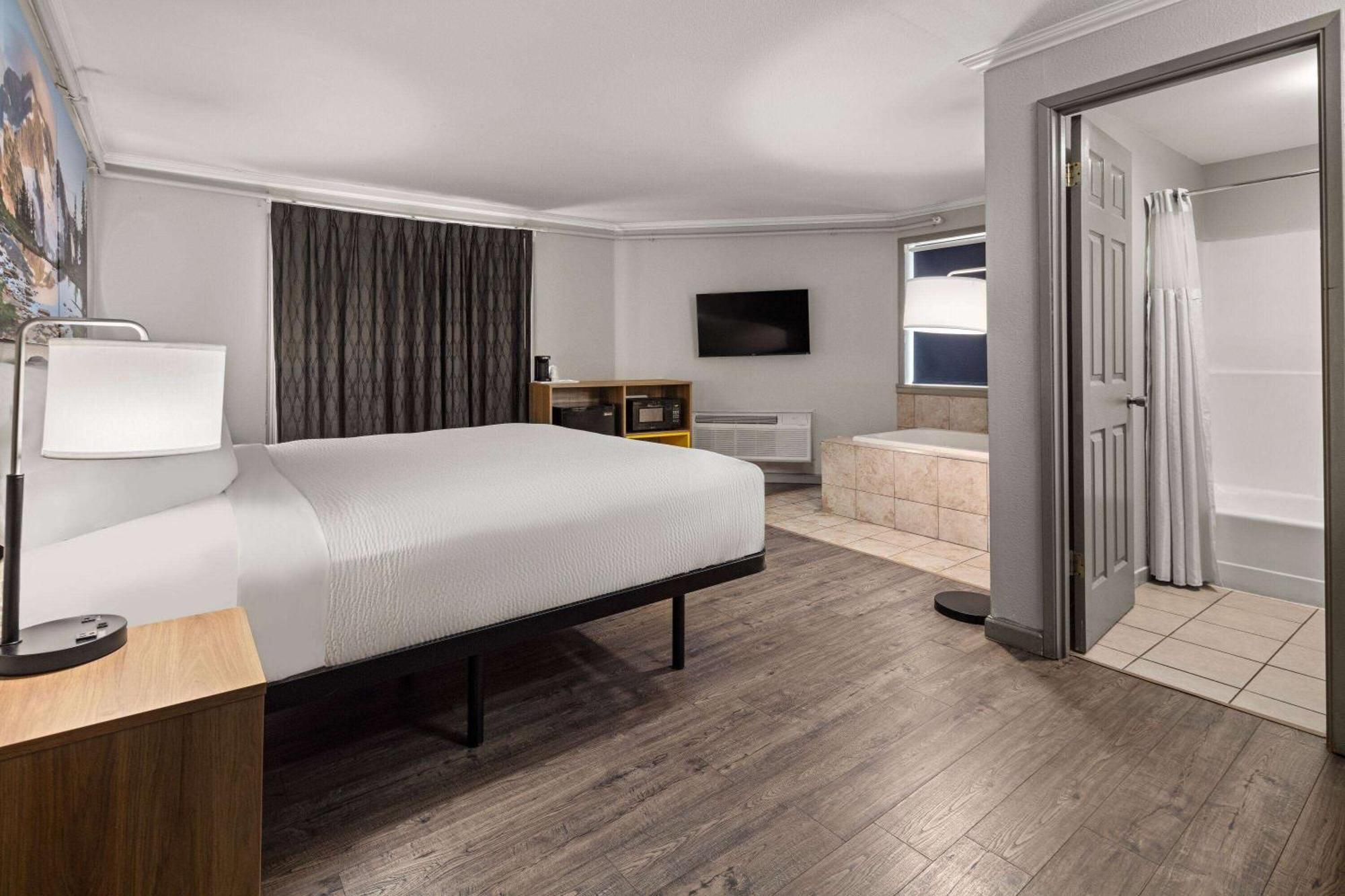Days Inn By Wyndham Lakewood South Tacoma Eksteriør bilde