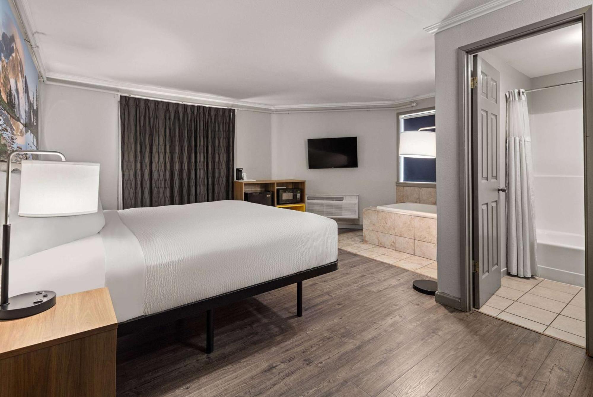 Days Inn By Wyndham Lakewood South Tacoma Eksteriør bilde