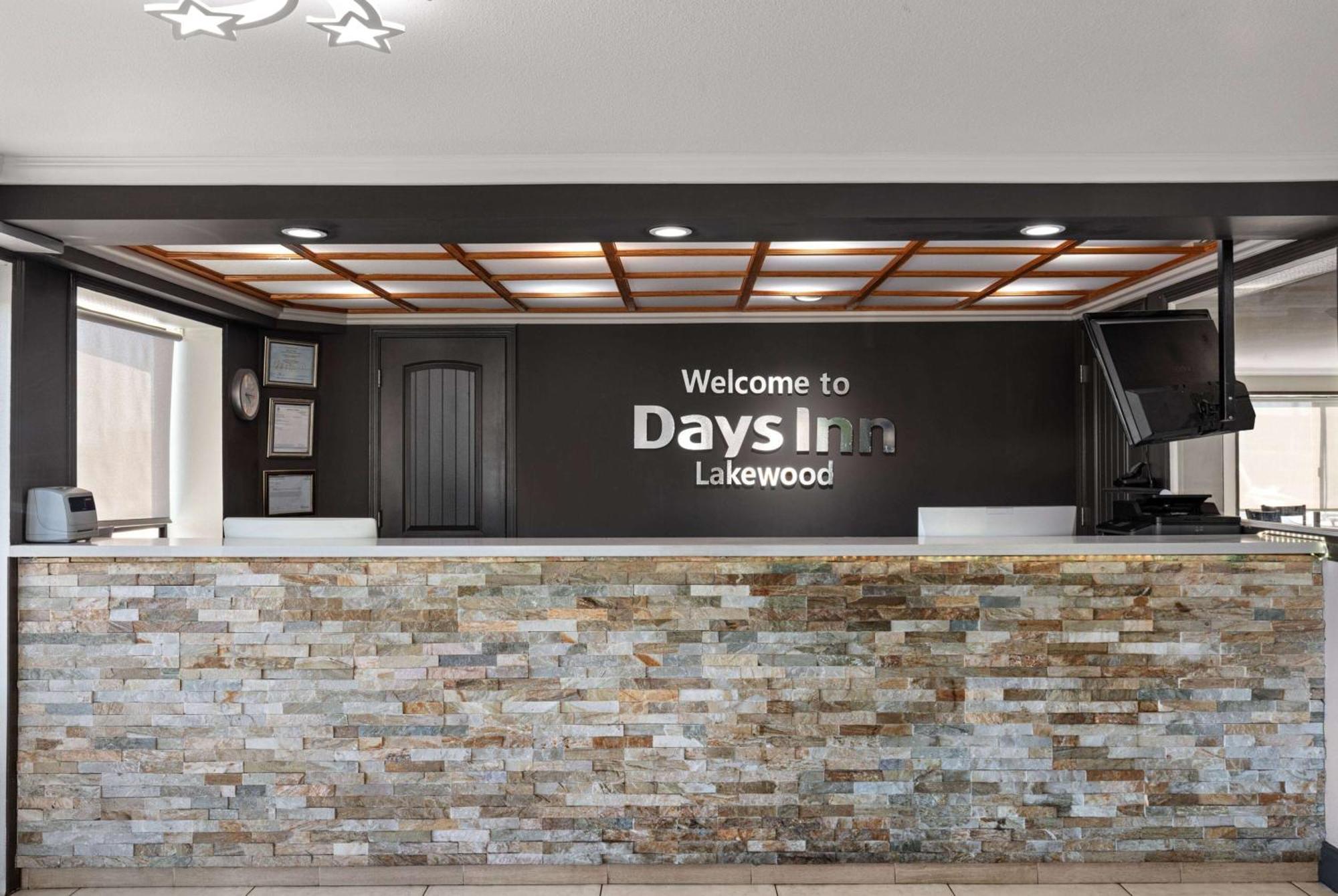 Days Inn By Wyndham Lakewood South Tacoma Eksteriør bilde