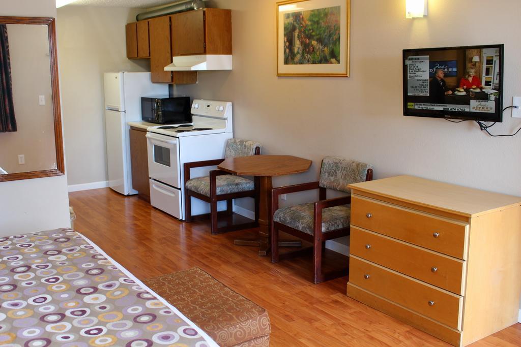 Days Inn By Wyndham Lakewood South Tacoma Eksteriør bilde